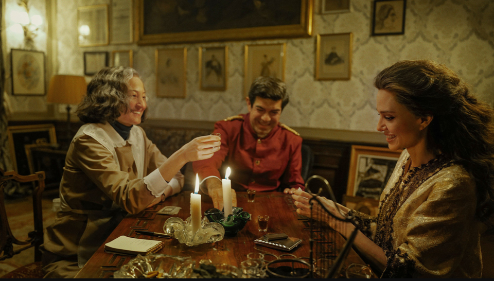 “Maria”: Grandiose Jolie rettet trägen Callas-Film