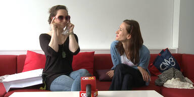 Maria und Elly pr&auml;sentieren ihre Errungenschaften