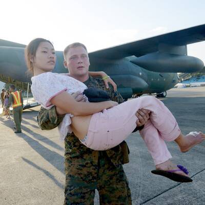 Erste Helfer treffen im Krisengebiet ein