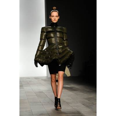 Domina-Look: Lack, Leder und Latex für den Herbst