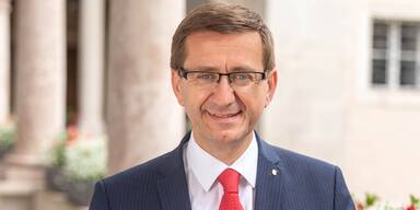 Markus Achleitner besucht Unternehmen.