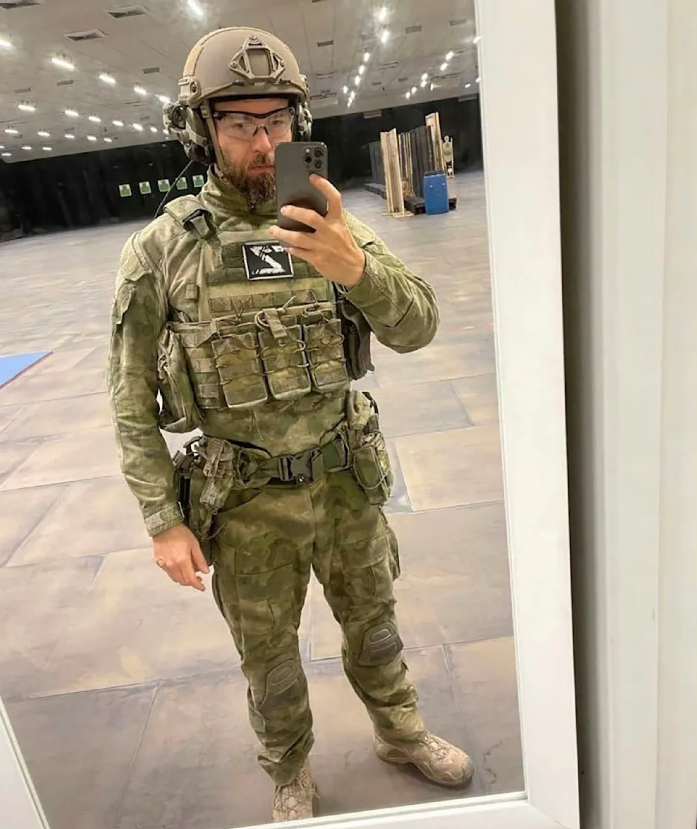 Marsalek in russischer Kampfmontur