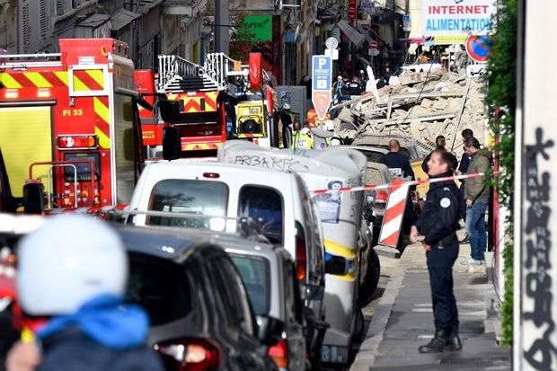 Zwei Häuser mitten in Marseille eingestürzt