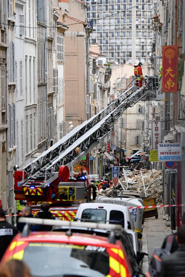 Zwei Häuser mitten in Marseille eingestürzt