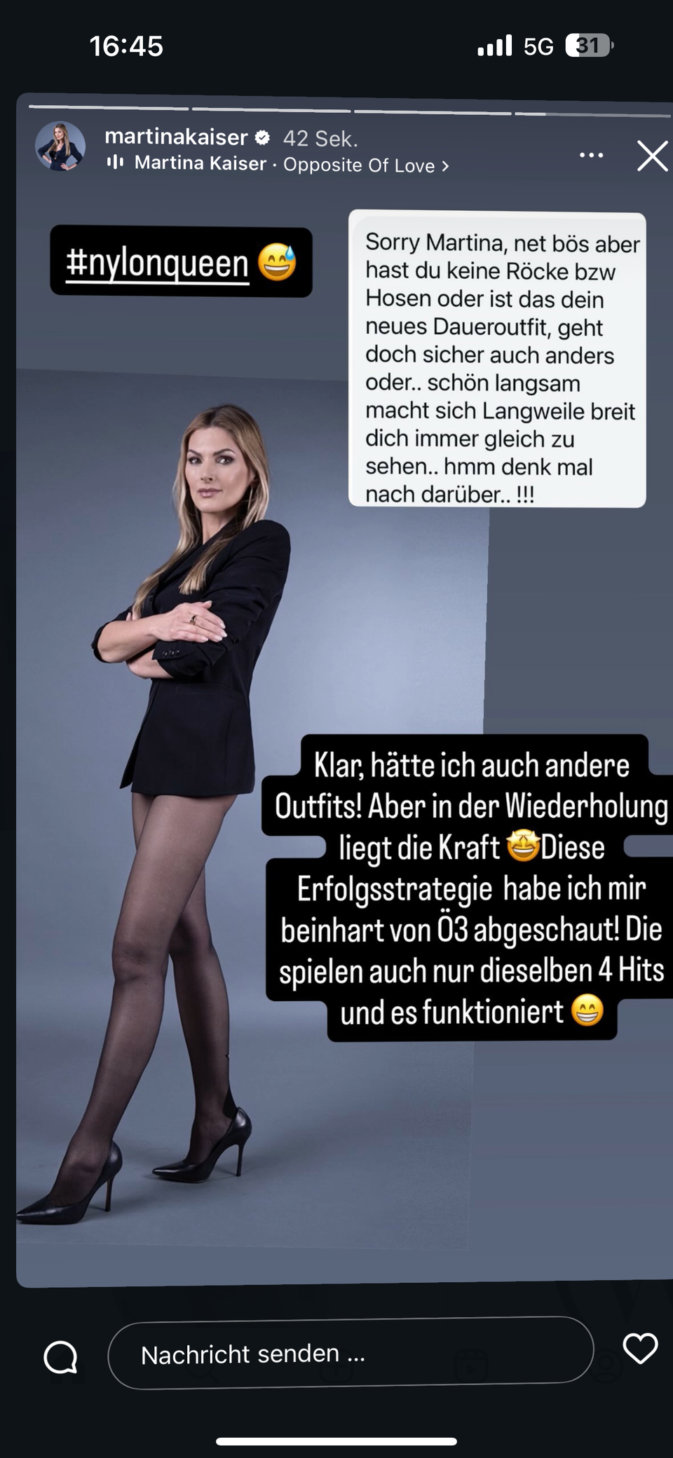 Martina Kaiser wehrt sich gegen Hater und nimmt die Kritik mit Humor. 