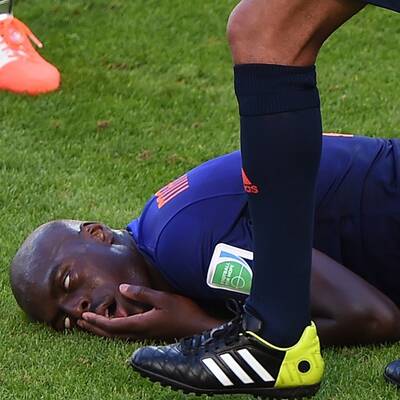 Holländer Martins nach Foul bewusstlos