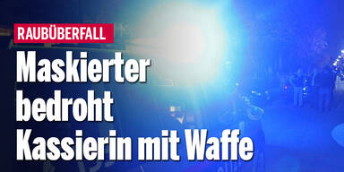 Maskierter bedroht Kassierin mit Waffe