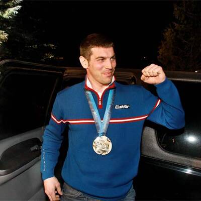 Matt mit Stretch-Limo ins Österreich-Haus