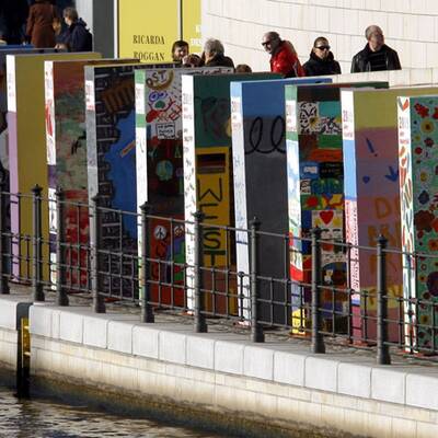 Berlin spielt Mauer-Domino
