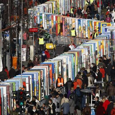 Berlin spielt Mauer-Domino