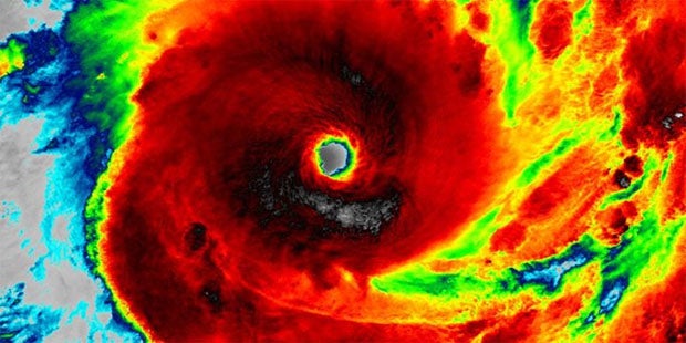 Riesiger Zyklon bedroht Urlaubsparadies
