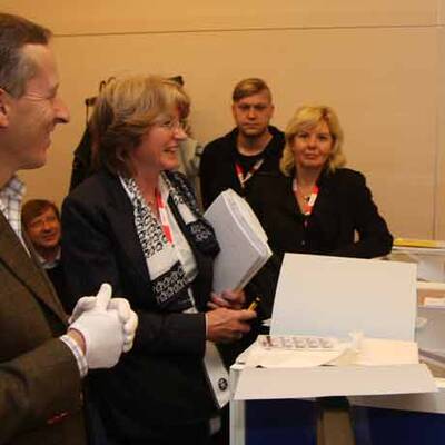 Anreise der berühmtesten Briefmarke der Welt