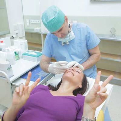 Mausi Lugner beim Beauty-Eingriff