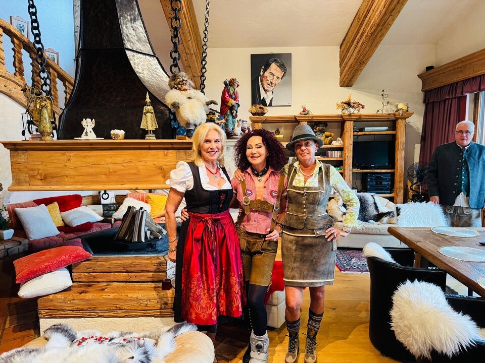 Mausi Lugner mit ihren Freundinnen Astrid und Sonja