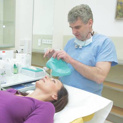 Mausi Lugner beim Beauty-Eingriff