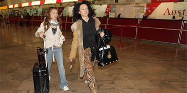 Mausi Lugner ist ins Dschungel-Camp abgeflogen