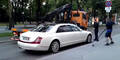Wien: Abschleppauto scheitert an Maybach