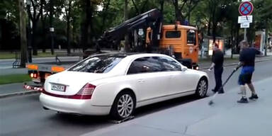 Wien: Abschleppauto scheitert an Maybach