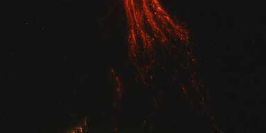 Mayon erwacht - Vulkan spuckt Lava