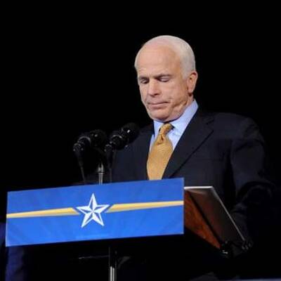Hier gesteht McCain seine Niederlage ein
