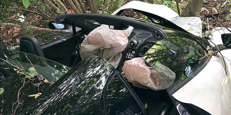 Hochzeitsgast schrottet 300.000-€-Sportwagen