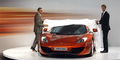 Hamilton und Button enthüllen den neuen MP4-12C. Bild: AP