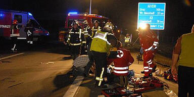 Gemeinderat auf A2 von Lkw überrollt: tot