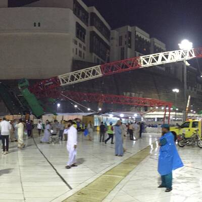 Kran stürzt auf Moschee in Mekka