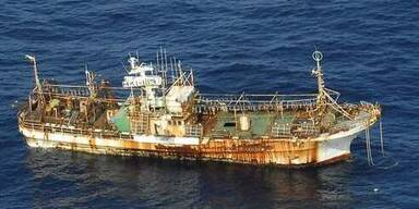 USA feuern auf Tsunami-Geisterschiff