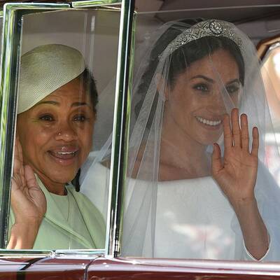 Meghan & Harry im Jaguar