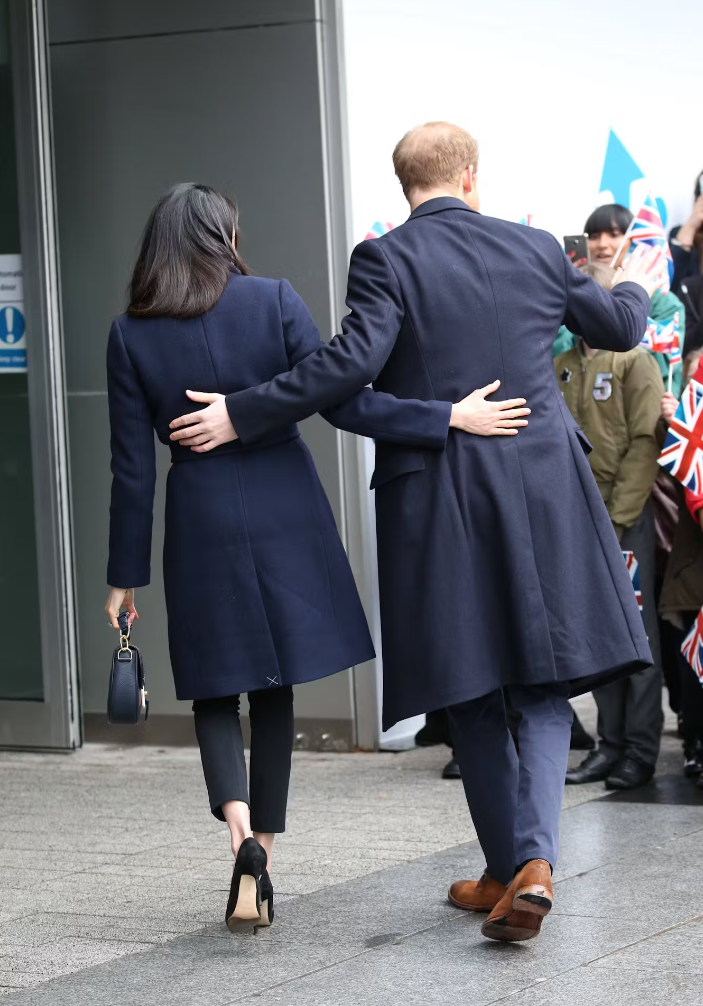 Herzogin Meghan: Ihr Mantel offenbart ein peinliches Mode-Fauxpas