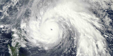 Supertaifun fordert erstes Todesopfer