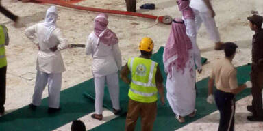 Kran stürzt auf Moschee: 110 Tote