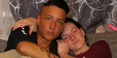 Teenie-Meli zeigt ihre lesbische Liebe