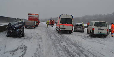 Schnee legt das Land lahm