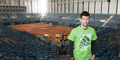 Sandplatz im Hangar 3 "Extraklasse"