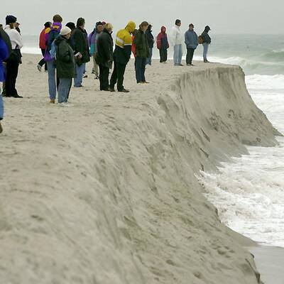 23:55 Zirkuszelt stürzt ein