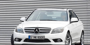 Sportler im Nadelstreifanzug