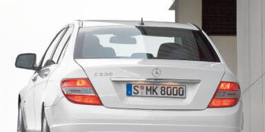 Sportler im Nadelstreifanzug