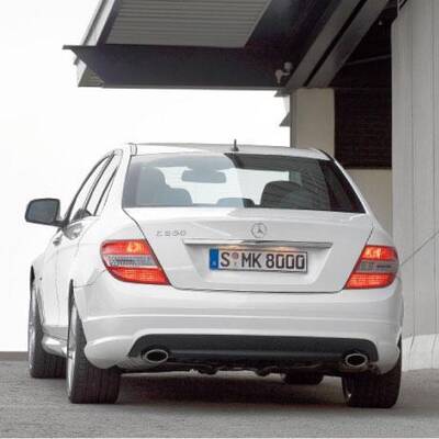 Sportler im Nadelstreifanzug