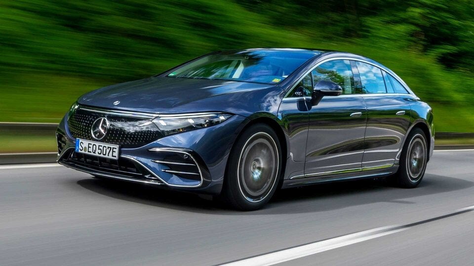 Wie weit kommen E-Autos wirklich auf der Autobahn?