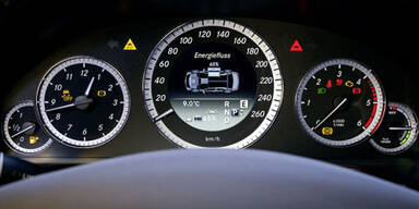 E-Klasse mit Diesel- und Benzin-Hybrid