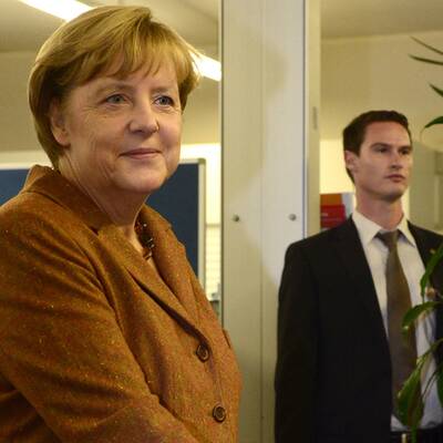  Die Kanzlerin wählte mit ihrem Mann Joachim Sauer in Berlin-Mitte.