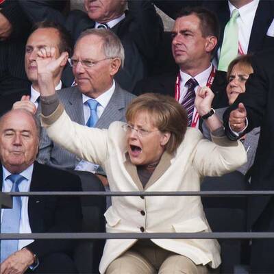 So jubelte Merkel bei Deutschlands Auftaktsieg