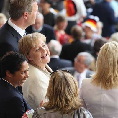 So jubelte Merkel bei Deutschlands Auftaktsieg
