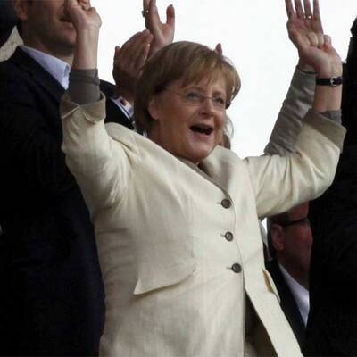So jubelte Merkel bei Deutschlands Auftaktsieg