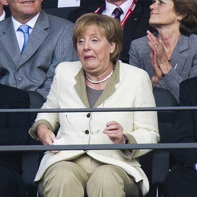 So jubelte Merkel bei Deutschlands Auftaktsieg