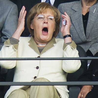 So jubelte Merkel bei Deutschlands Auftaktsieg