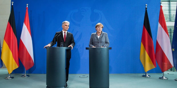 Kanzler und Merkel verlangen Asyl-Gipfel