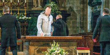 Irrer st&uuml;rmt Messe im Stephansdom